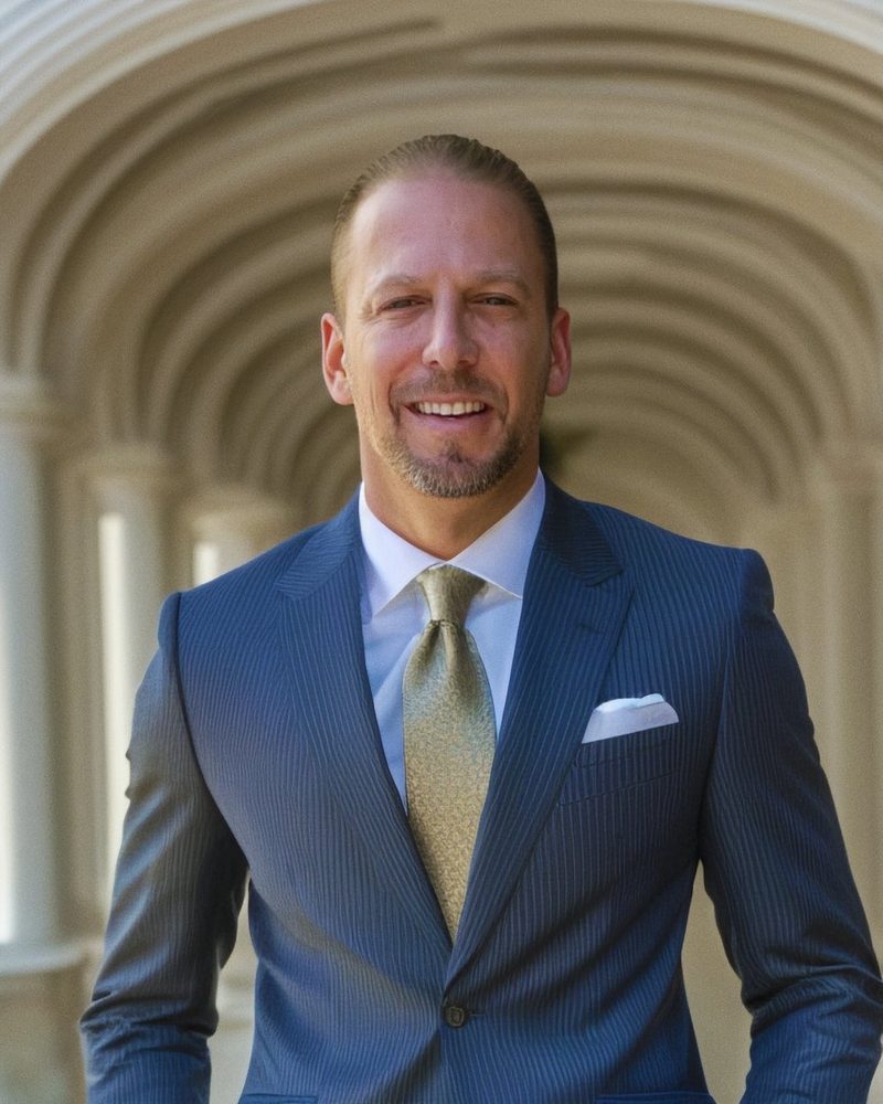 Portrait of Renato Lerner, civil engineer and founder of Elevare™